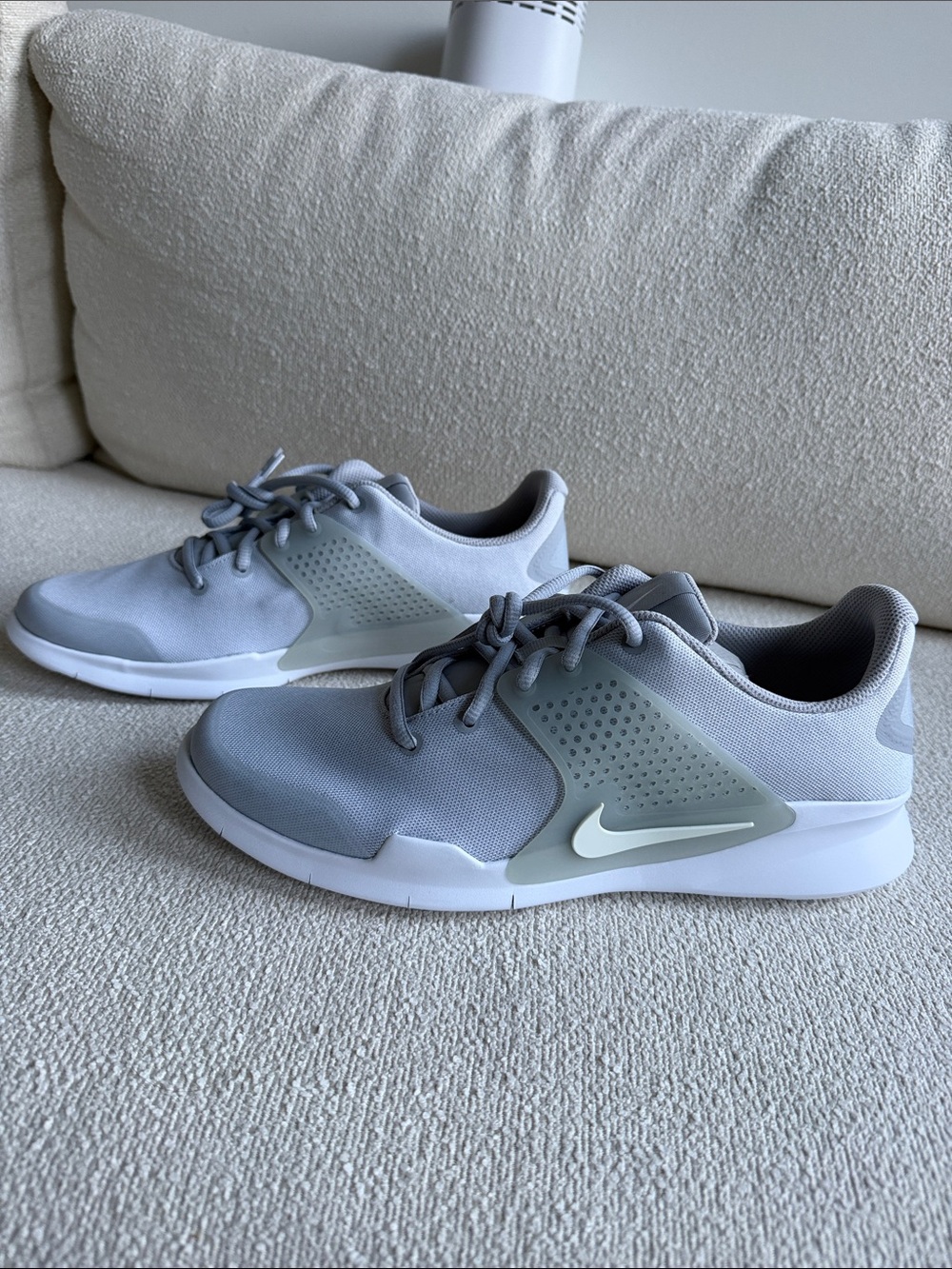 Nike Men's Grey Lightweight Athletic Sneakers BRAND NEW